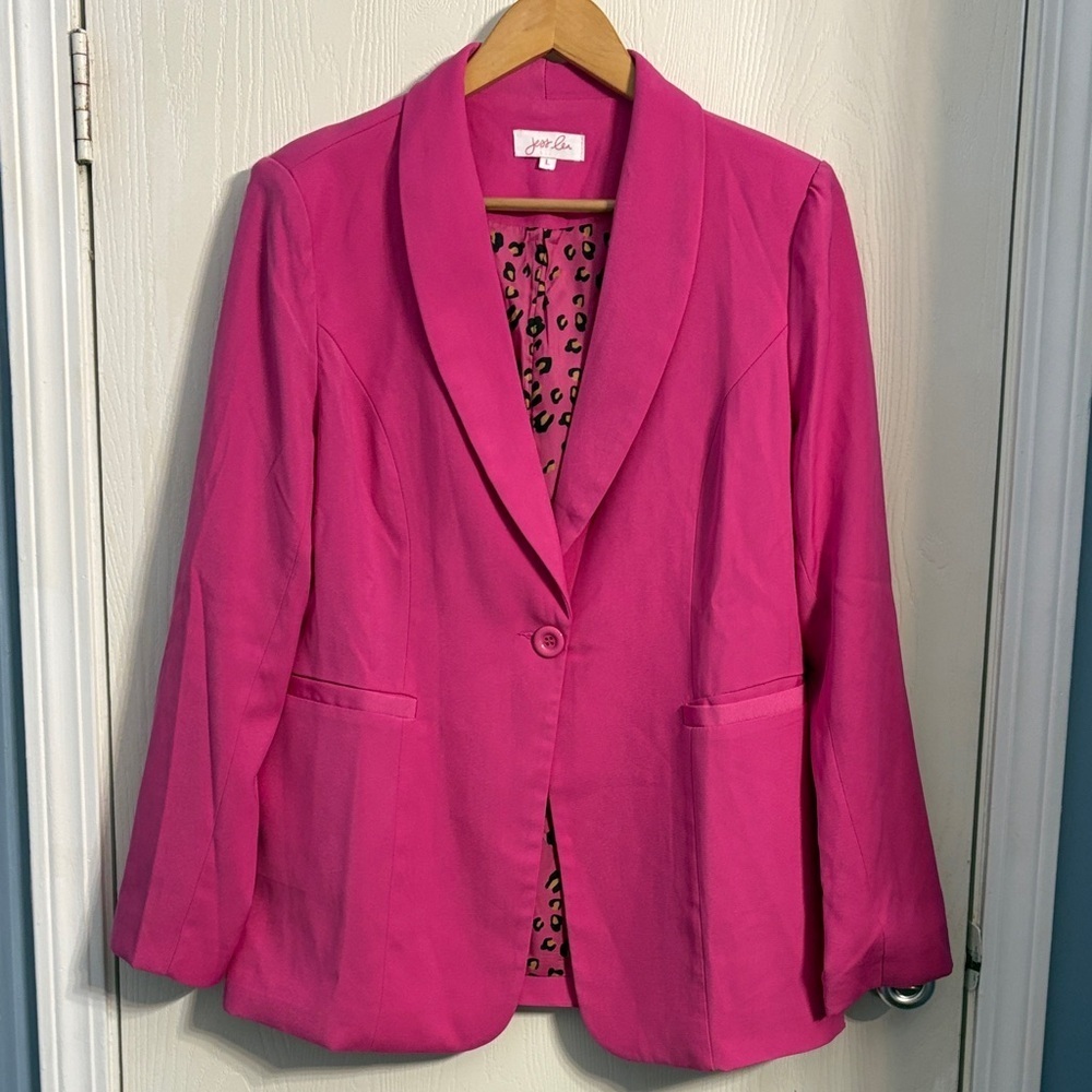 Elegant Fuchsia Blazer with Animal Print Lining